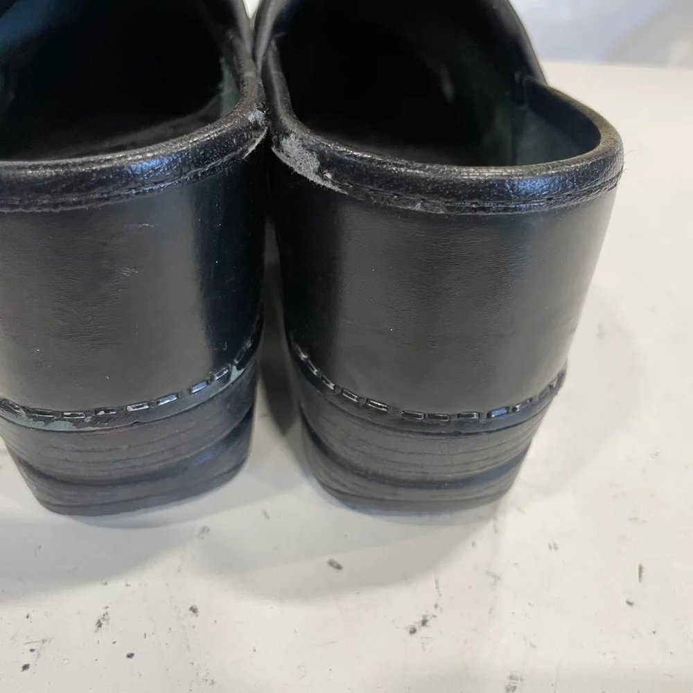 Dansko women's black professional leather slip on clogs sandal size 37